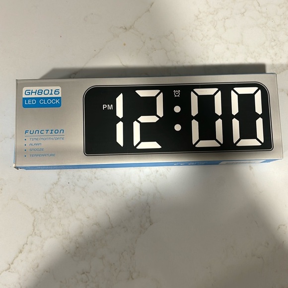LED clock - Picture 2 of 6